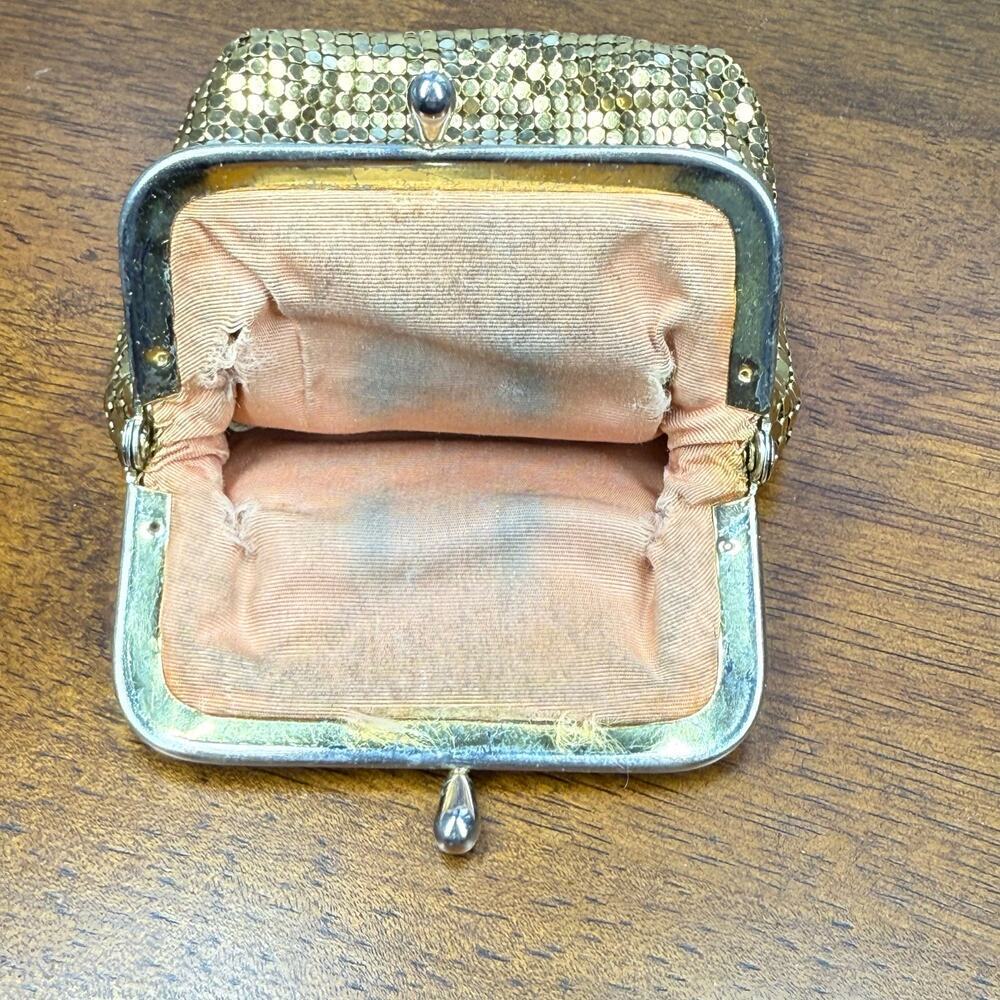 Vintage 60s Whiting & Davis gold-tone metal kiss clasp mesh coin cigarette purse - Picture 10 of 11